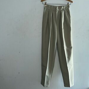 Vintage High Waisted Tan Pleated Pocket Tapered Leg Trousers